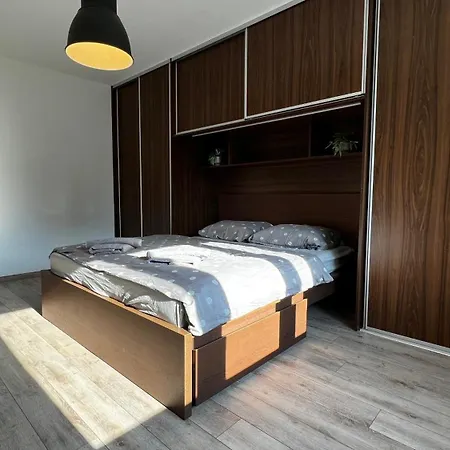 Industrial I 24hr Self Check-in I Free Parking & Coffee Banská Bystrica