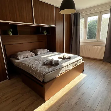 Apartment Industrial I 24hr Self Check-in I Free Parking & Coffee *