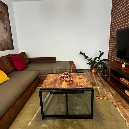 Industrial I 24hr Self Check-in I Free Parking & Coffee Banská Bystrica